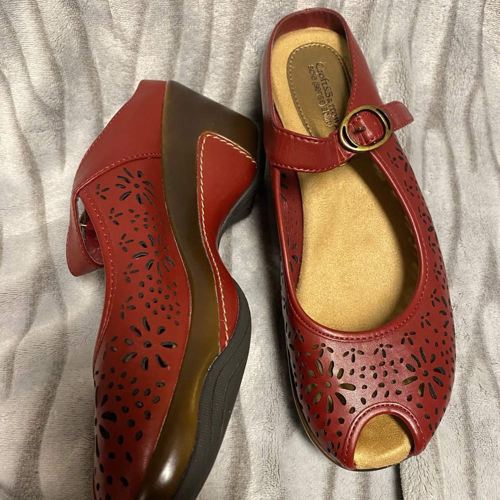 New Craft & Barrow red open toe dark red shoes. Sz 9